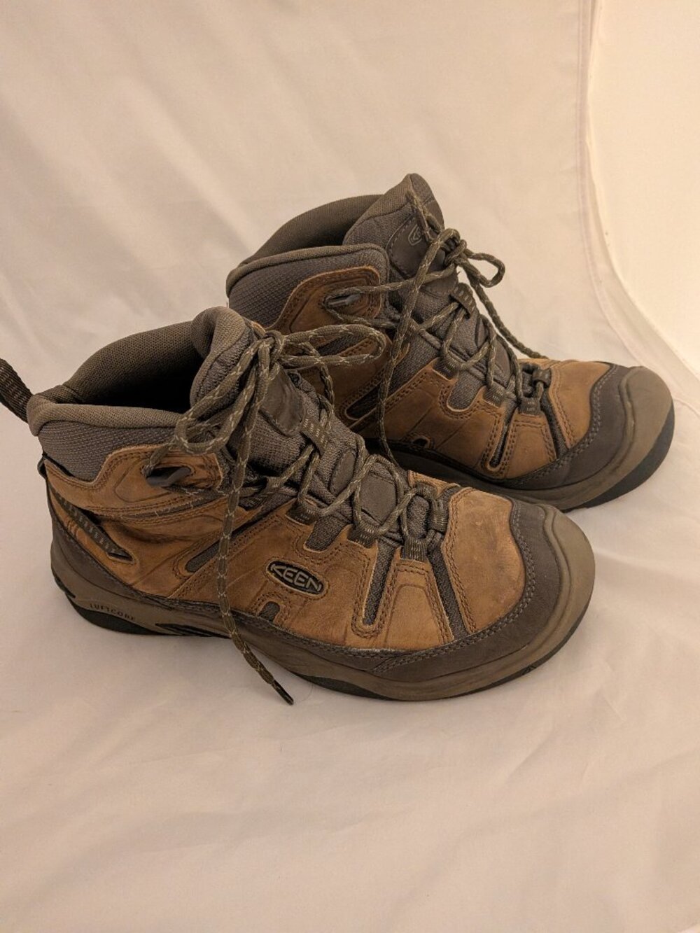 KEEN Circadia Mid Waterproof Mens 9 HIKING BOOTS Brown
